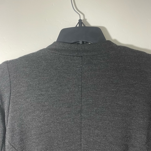 Hybrid and Company grey ruffled cotton blazer, jacket, size Large. - Picture 5 of 7